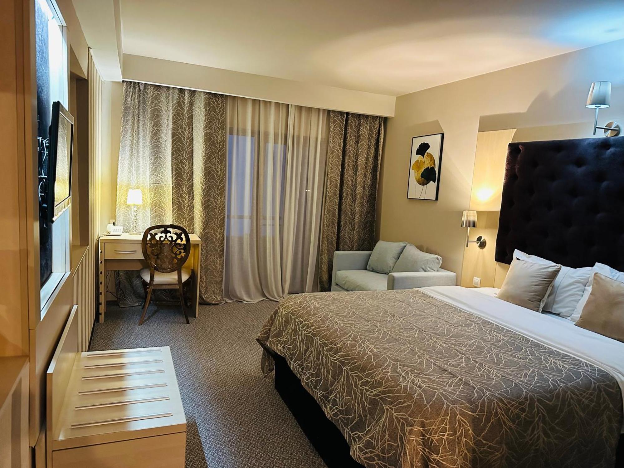 Hotel Plaza Craiova Dış mekan fotoğraf