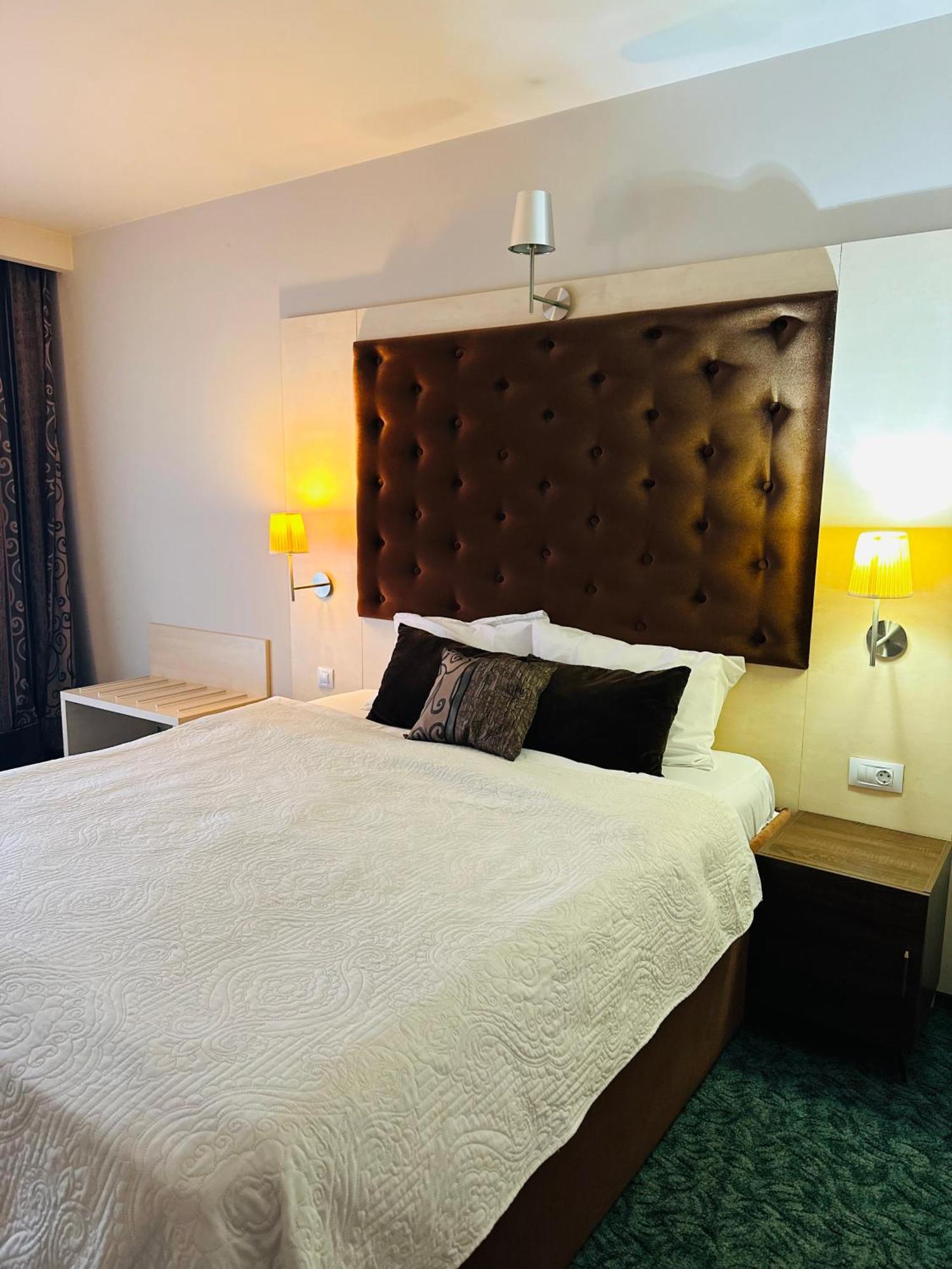 Hotel Plaza Craiova Dış mekan fotoğraf
